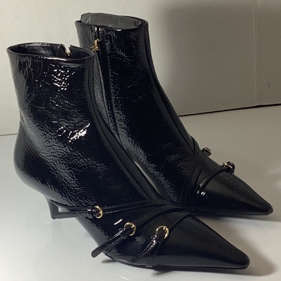 MIU MIU
Patent leather ankle boots - Picture 6 of 16
